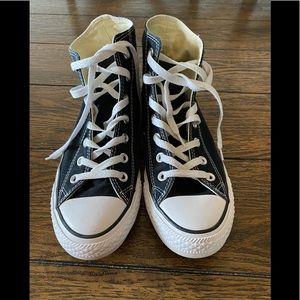 Hightop All Star Converse in black and white